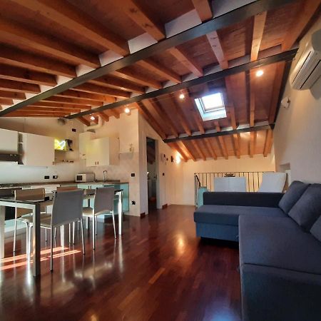 Appartamento Sui Tetti Di Parma Exteriör bild