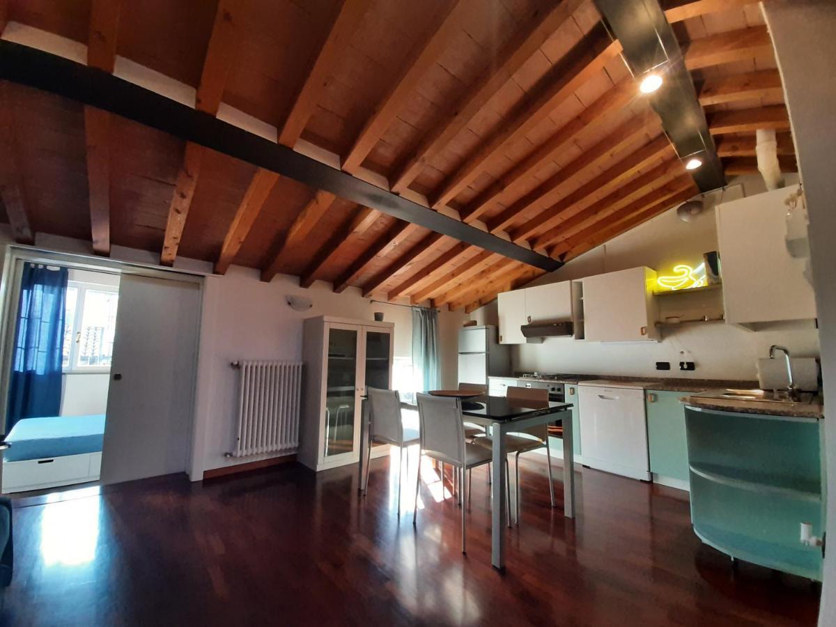 Appartamento Sui Tetti Di Parma Exteriör bild