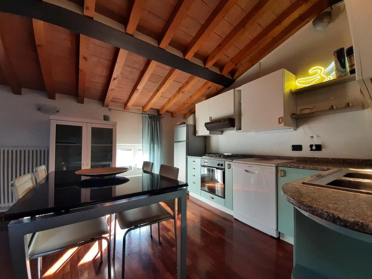 Appartamento Sui Tetti Di Parma Exteriör bild