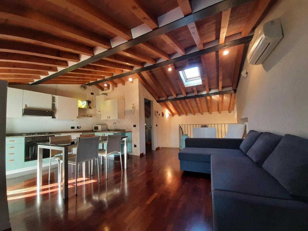 Appartamento Sui Tetti Di Parma Exteriör bild
