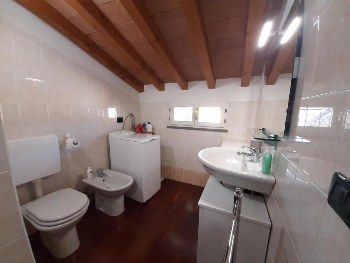 Appartamento Sui Tetti Di Parma Exteriör bild