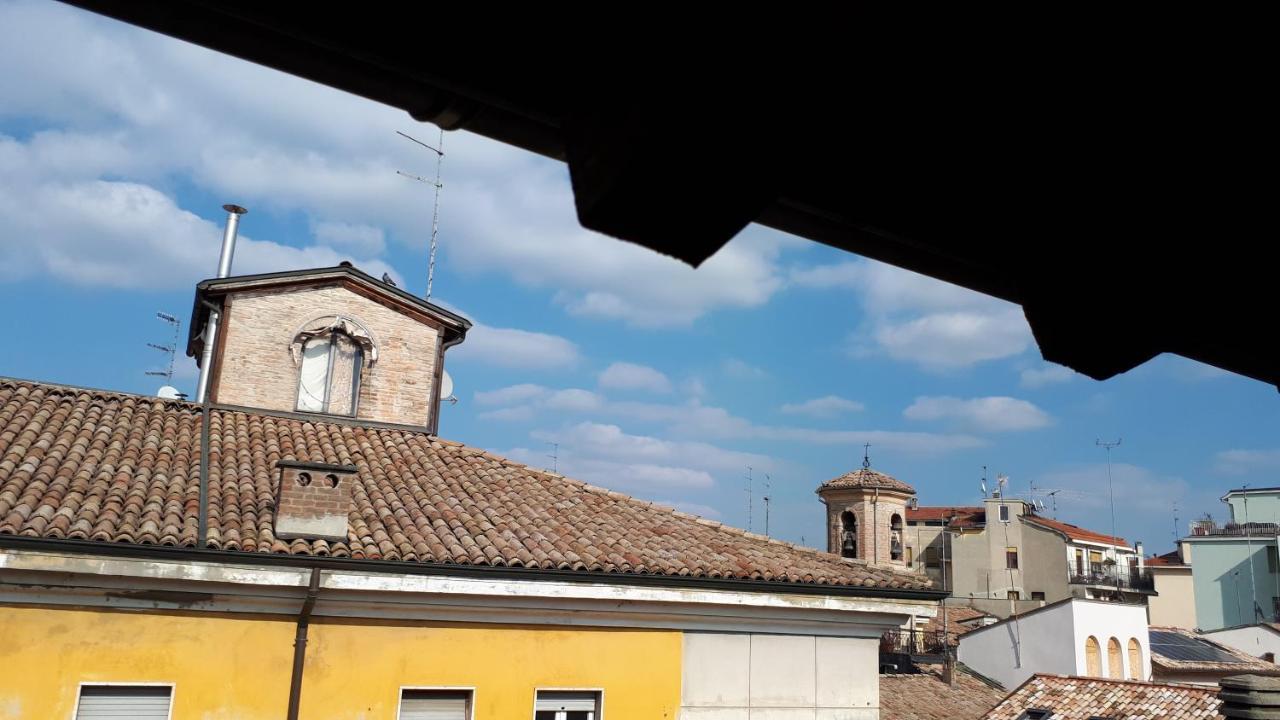 Appartamento Sui Tetti Di Parma Exteriör bild